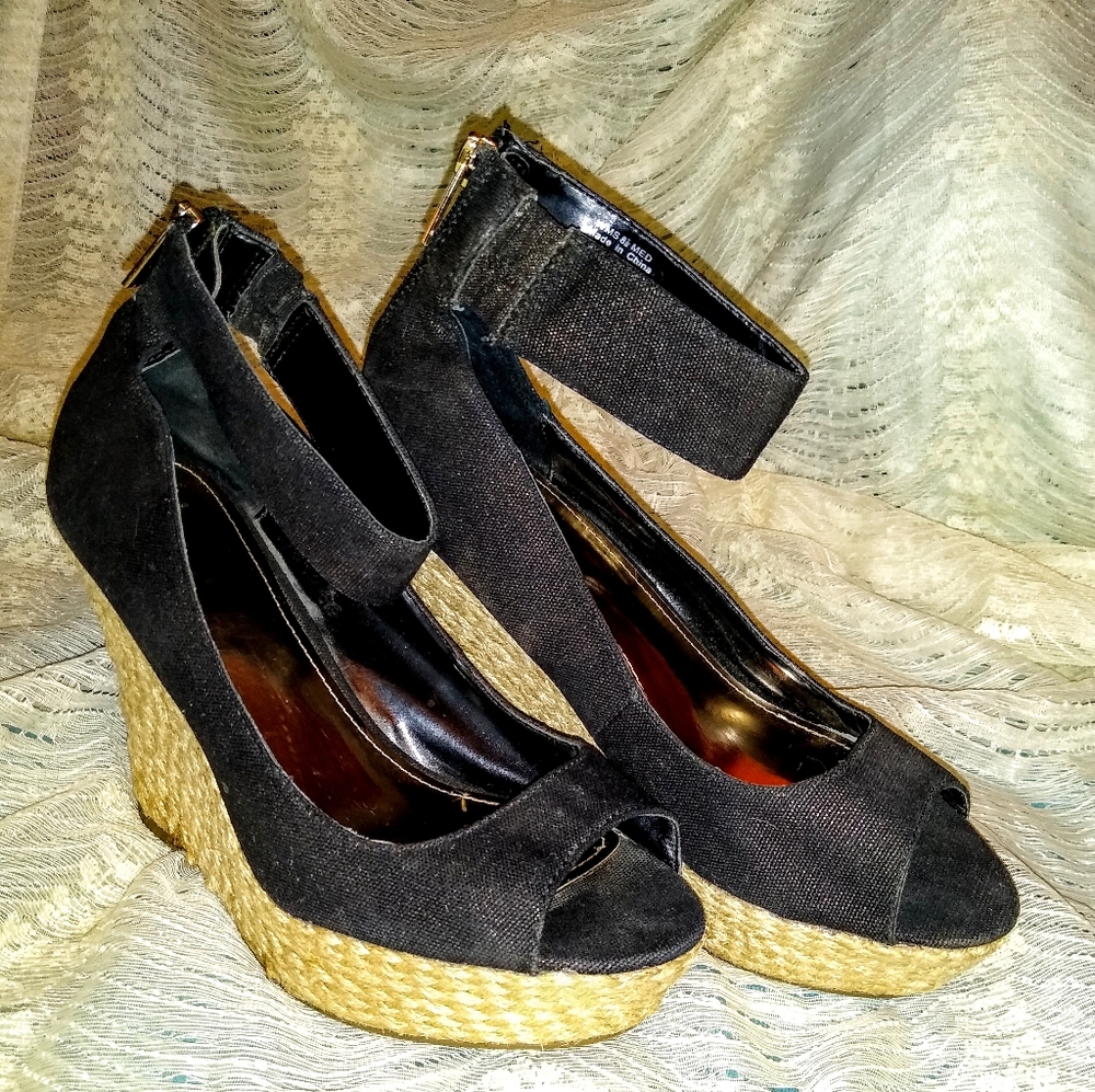 Jennifer Lopez wedge heels size 8.5 black